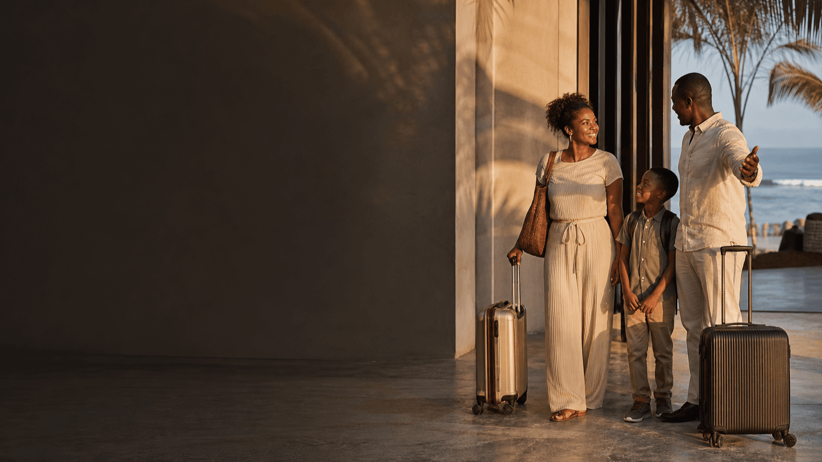 Une famille arrive au pays avec ses bagages